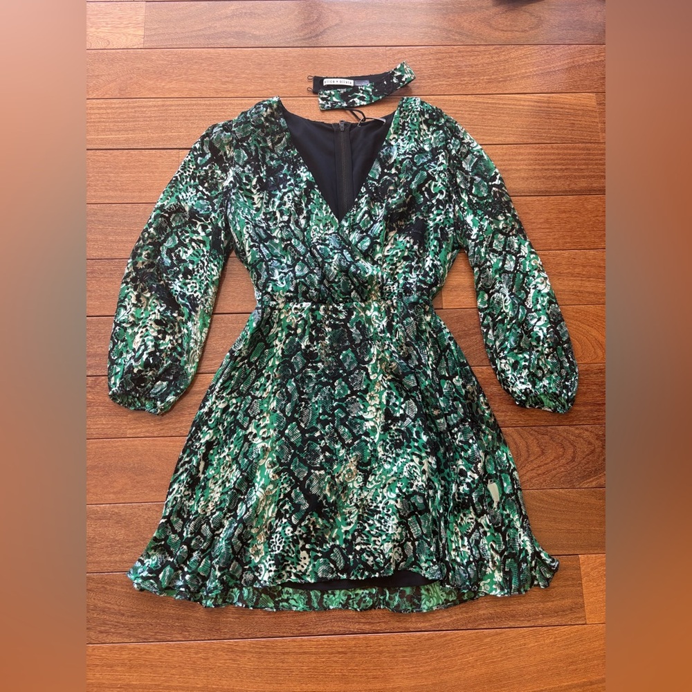 ALICE + OLIVIA Rita Blouson-sleeve Choker Dress